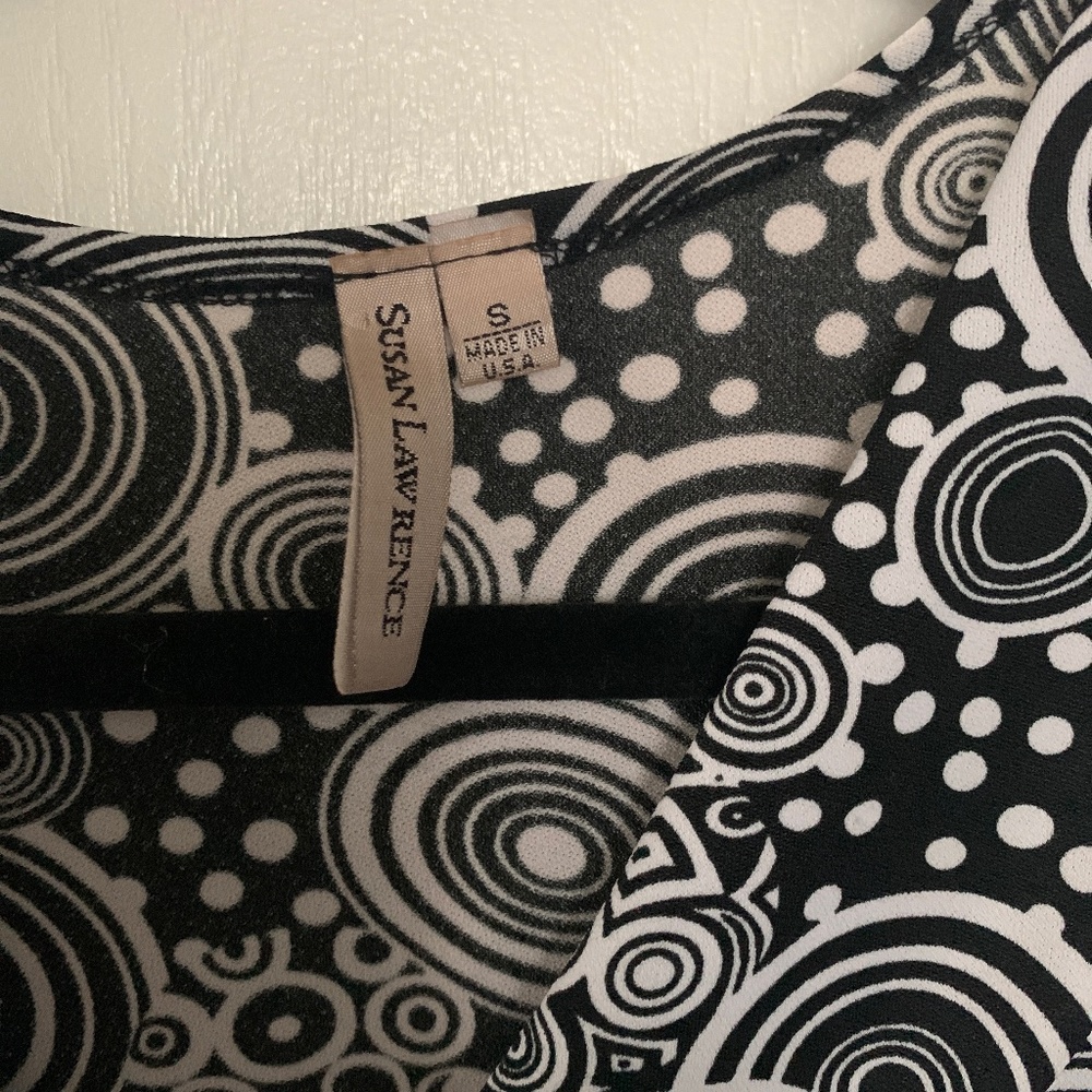 Susan Lawrence Black &White Top!